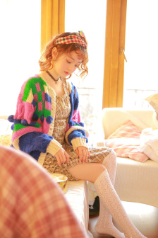 夏天女生校服太薄能看到馒头